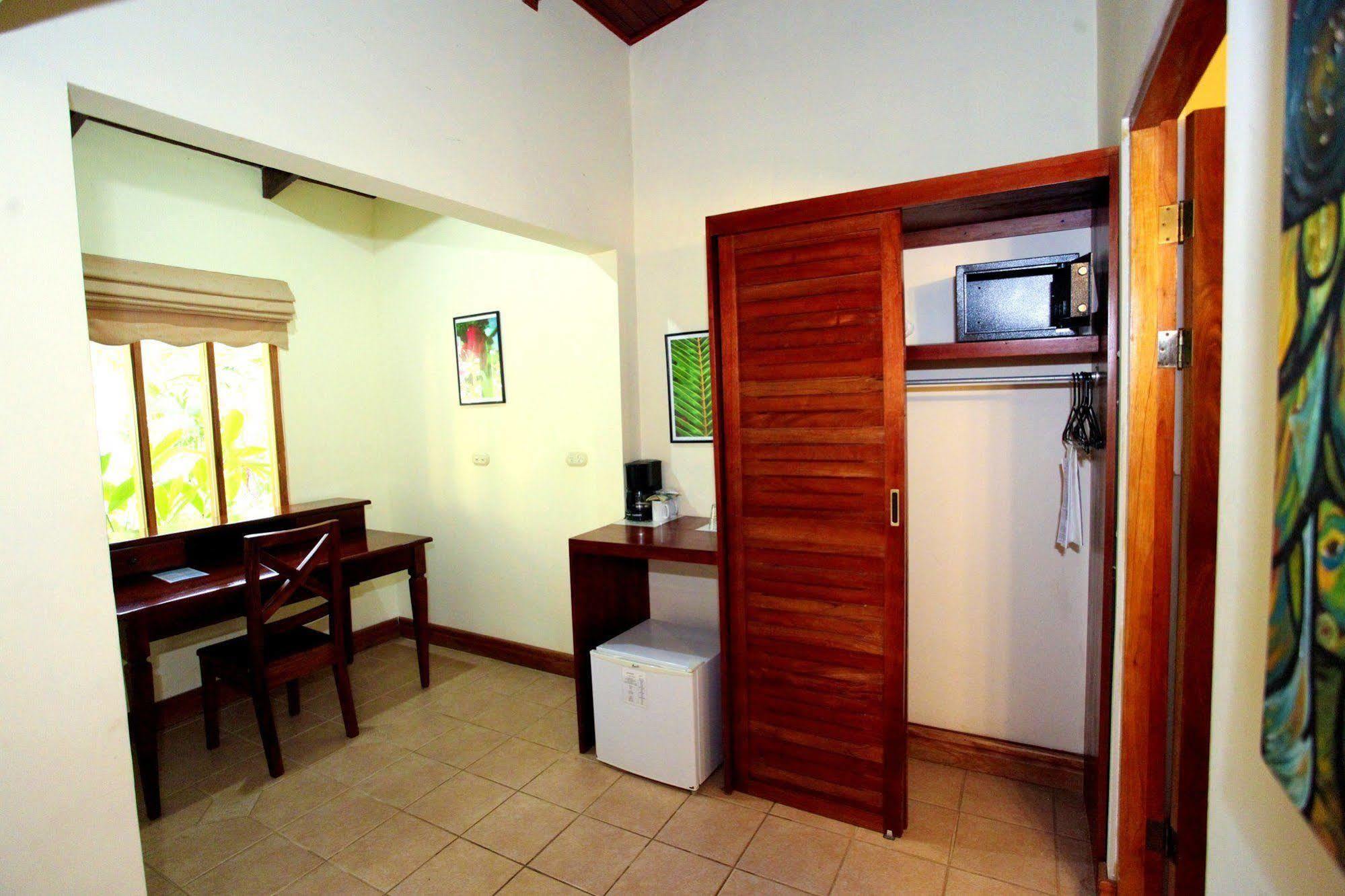 Jaco Hotel Docelunas Bagian luar foto