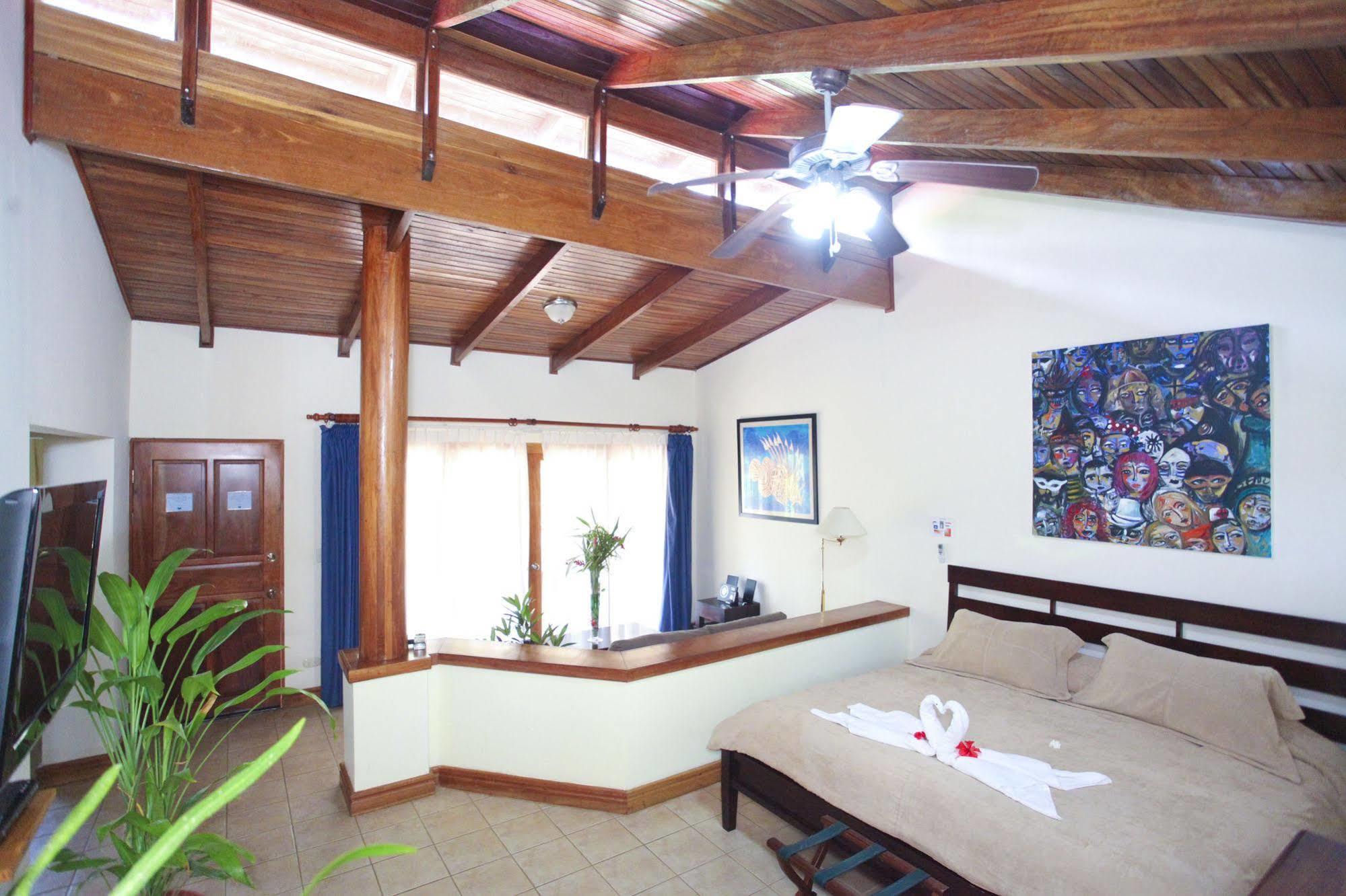Jaco Hotel Docelunas Bagian luar foto