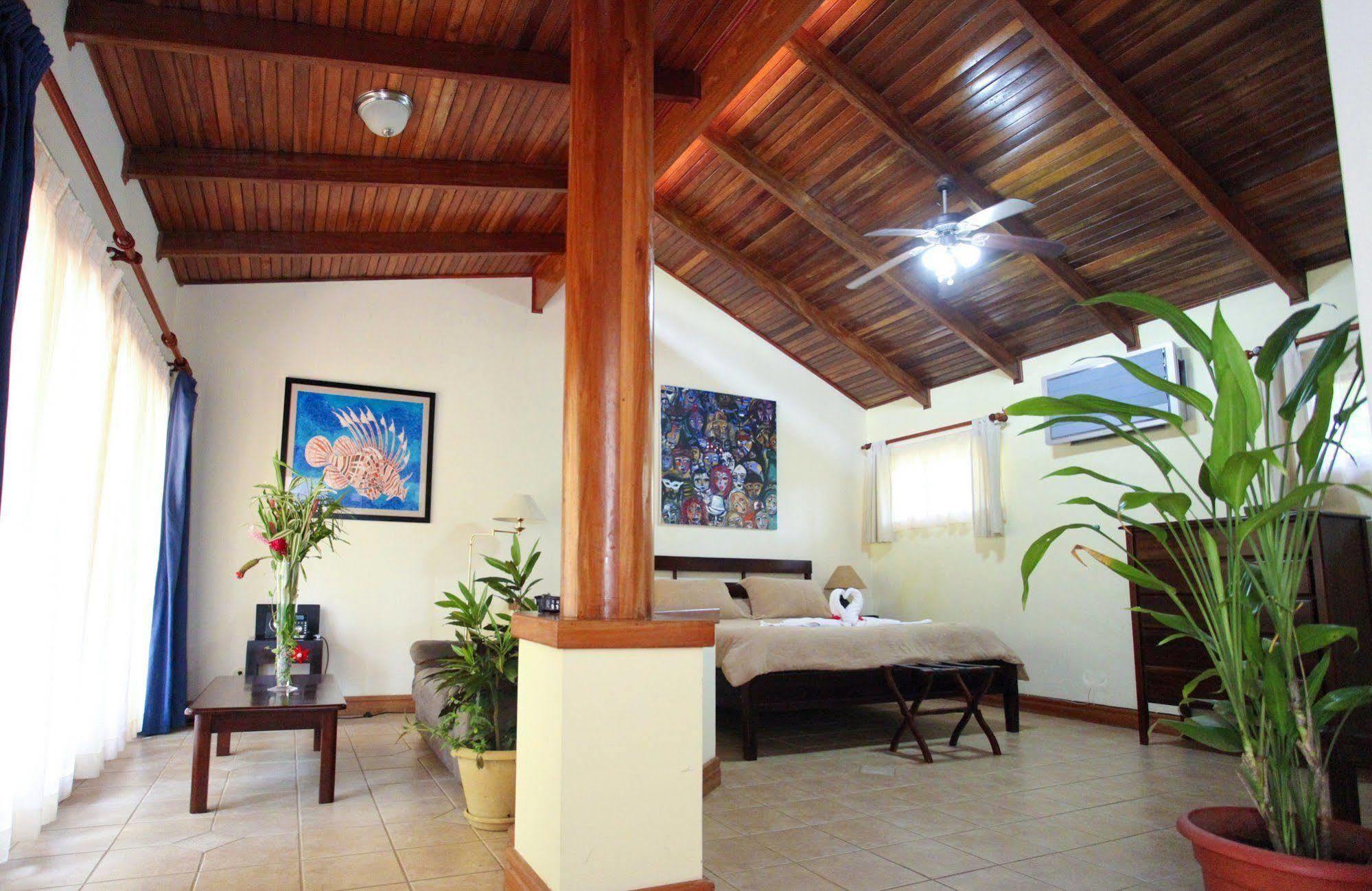 Jaco Hotel Docelunas Bagian luar foto