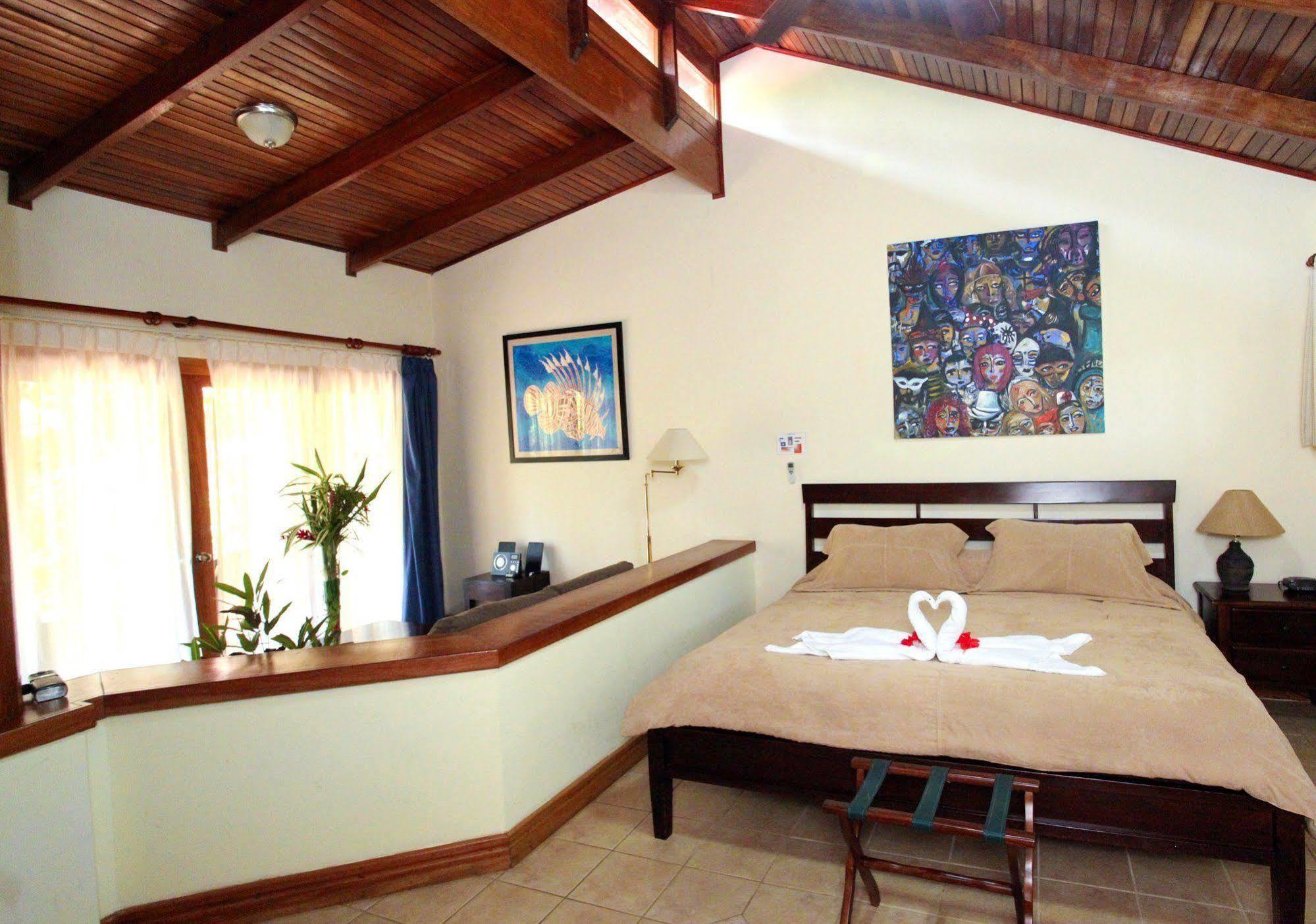 Jaco Hotel Docelunas Bagian luar foto