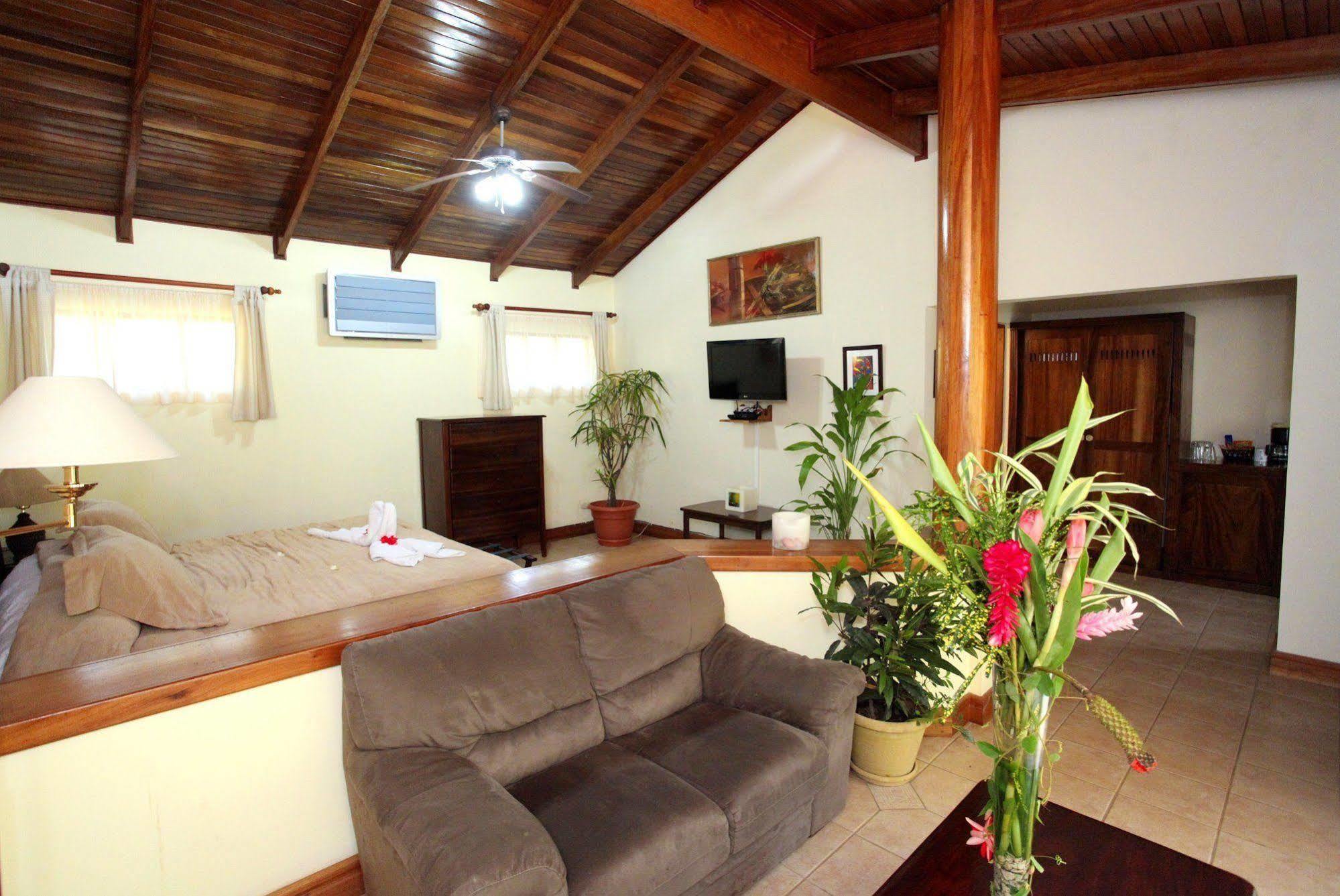 Jaco Hotel Docelunas Bagian luar foto