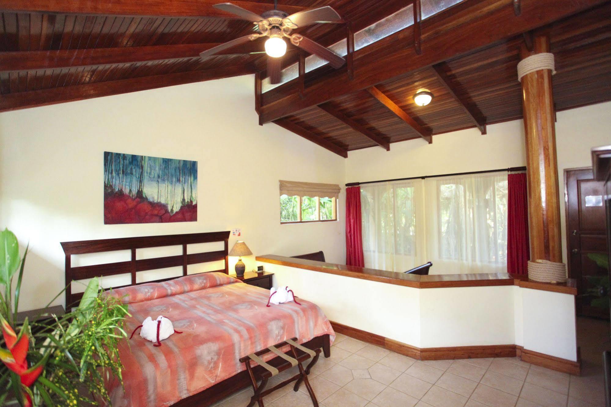 Jaco Hotel Docelunas Bagian luar foto