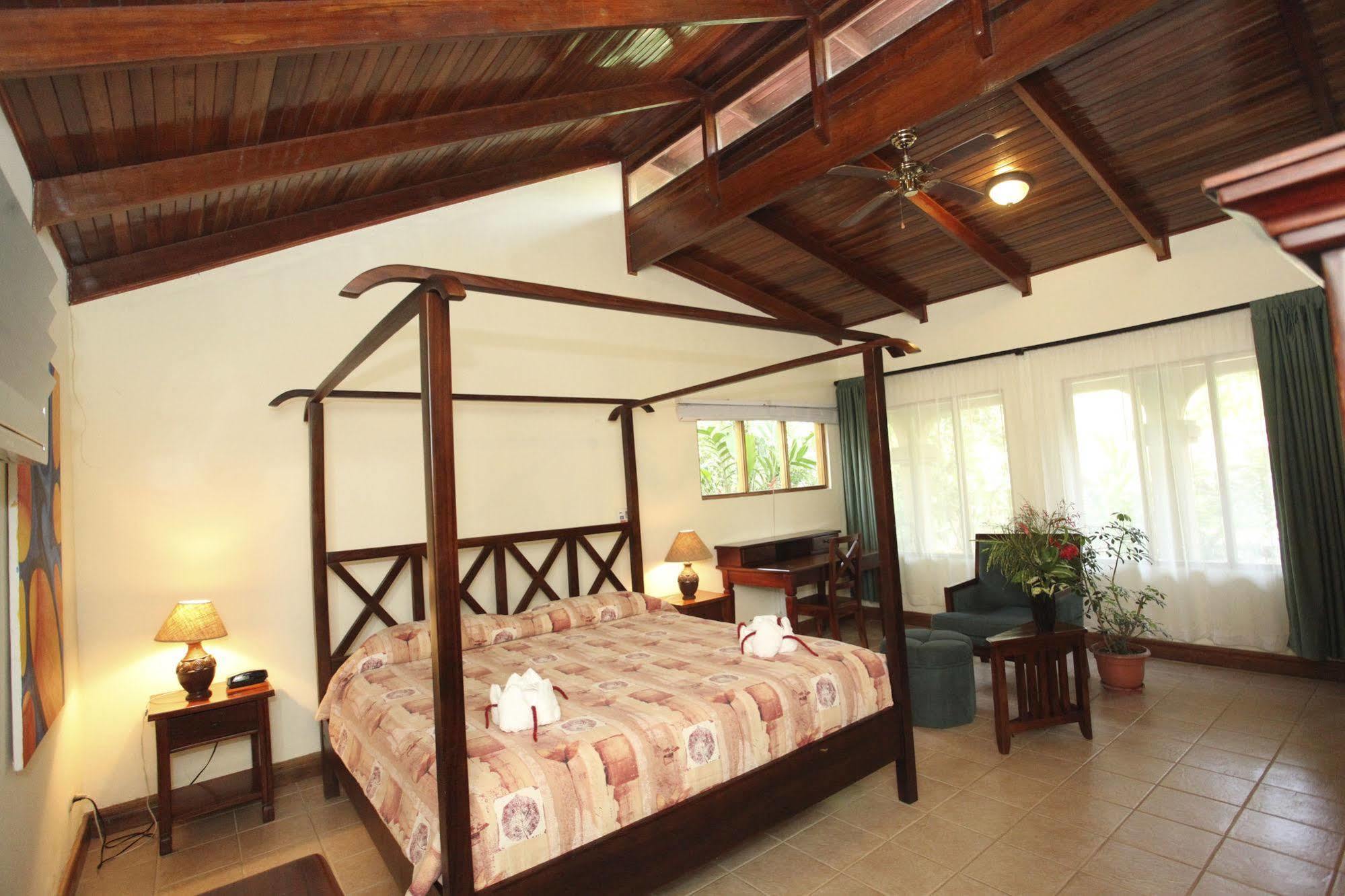 Jaco Hotel Docelunas Bagian luar foto